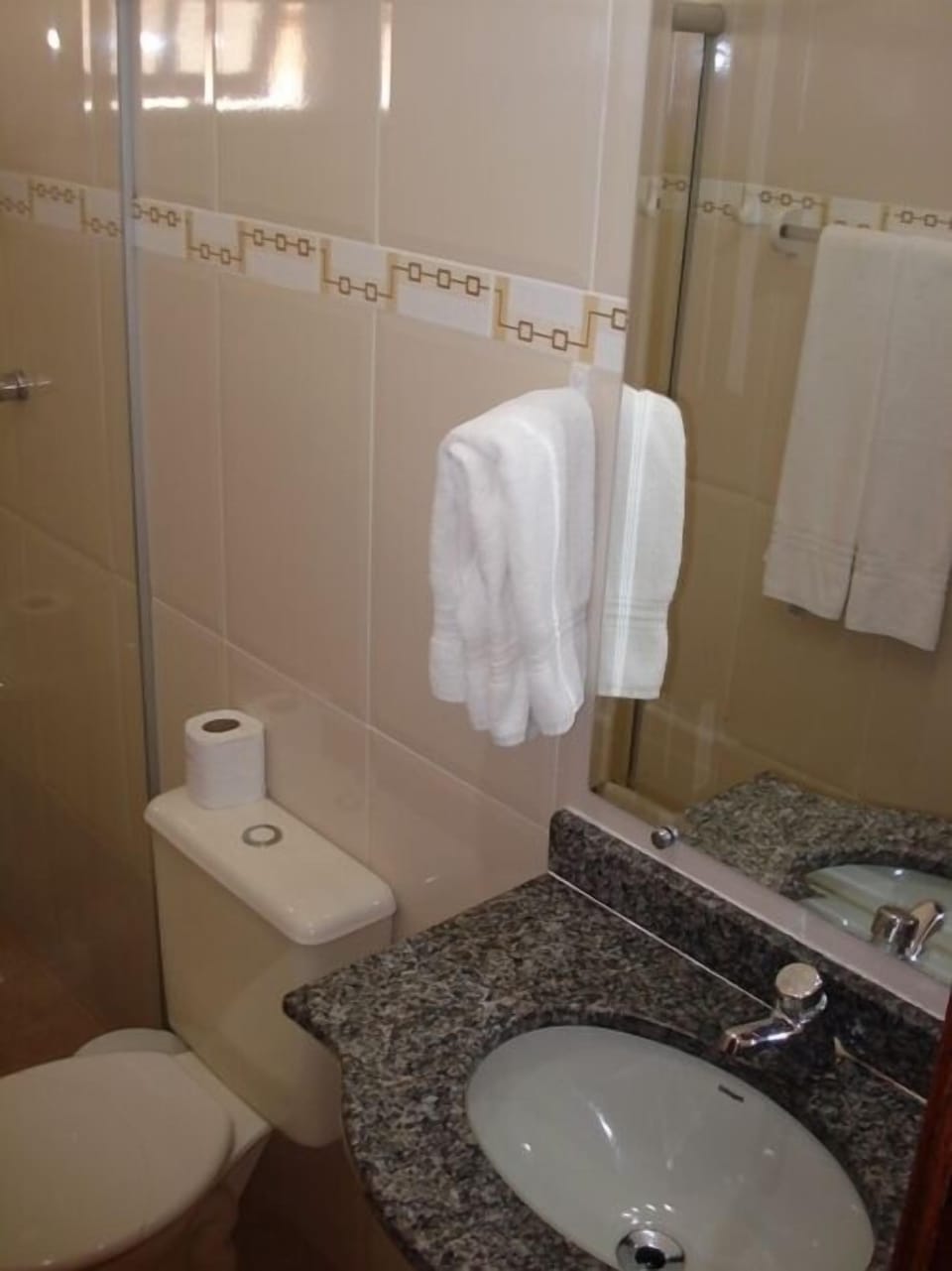 Standard Room | Bathroom | Shower, free toiletries