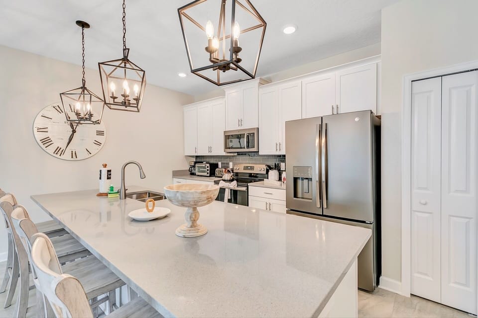 Fully equipped kitchen area.