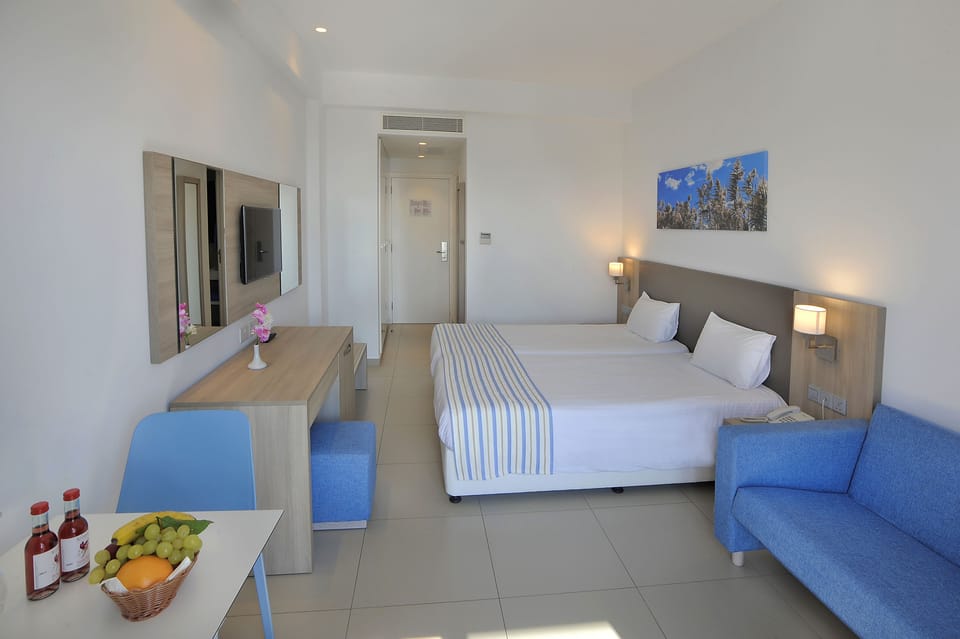 Family Room (Superior) | In-room safe, WiFi (free), bed sheets