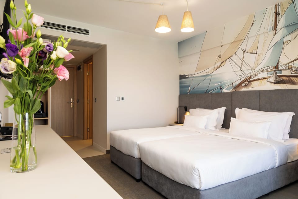Standard Room, Balcony, City View | Egyptian cotton sheets, premium bedding, memory foam beds, minibar