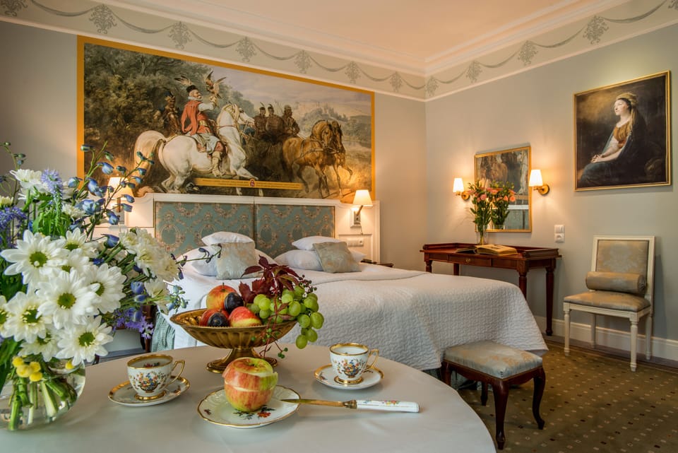 Deluxe Room, 1 Bedroom | Hypo-allergenic bedding, minibar, in-room safe, individually decorated