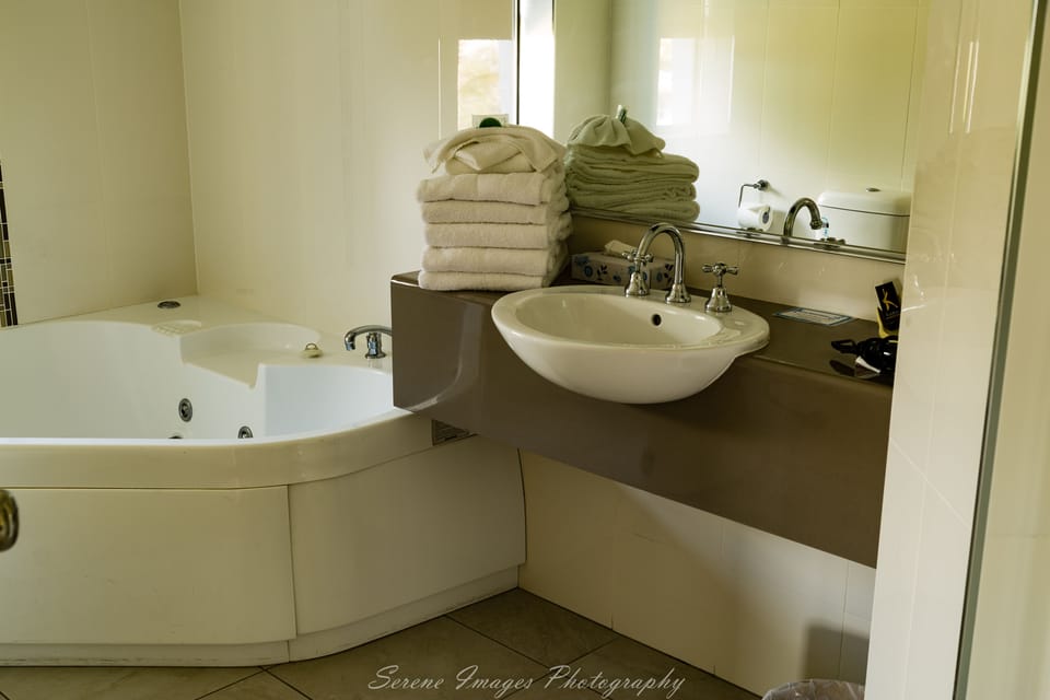 Family Room, Non Smoking, Kitchenette | Bathroom | Hair dryer, towels
