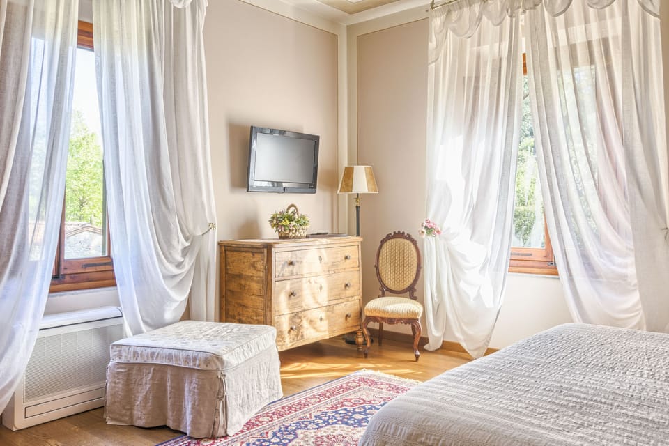 Deluxe Triple Room | In-room safe, desk, free cribs/infant beds, rollaway beds