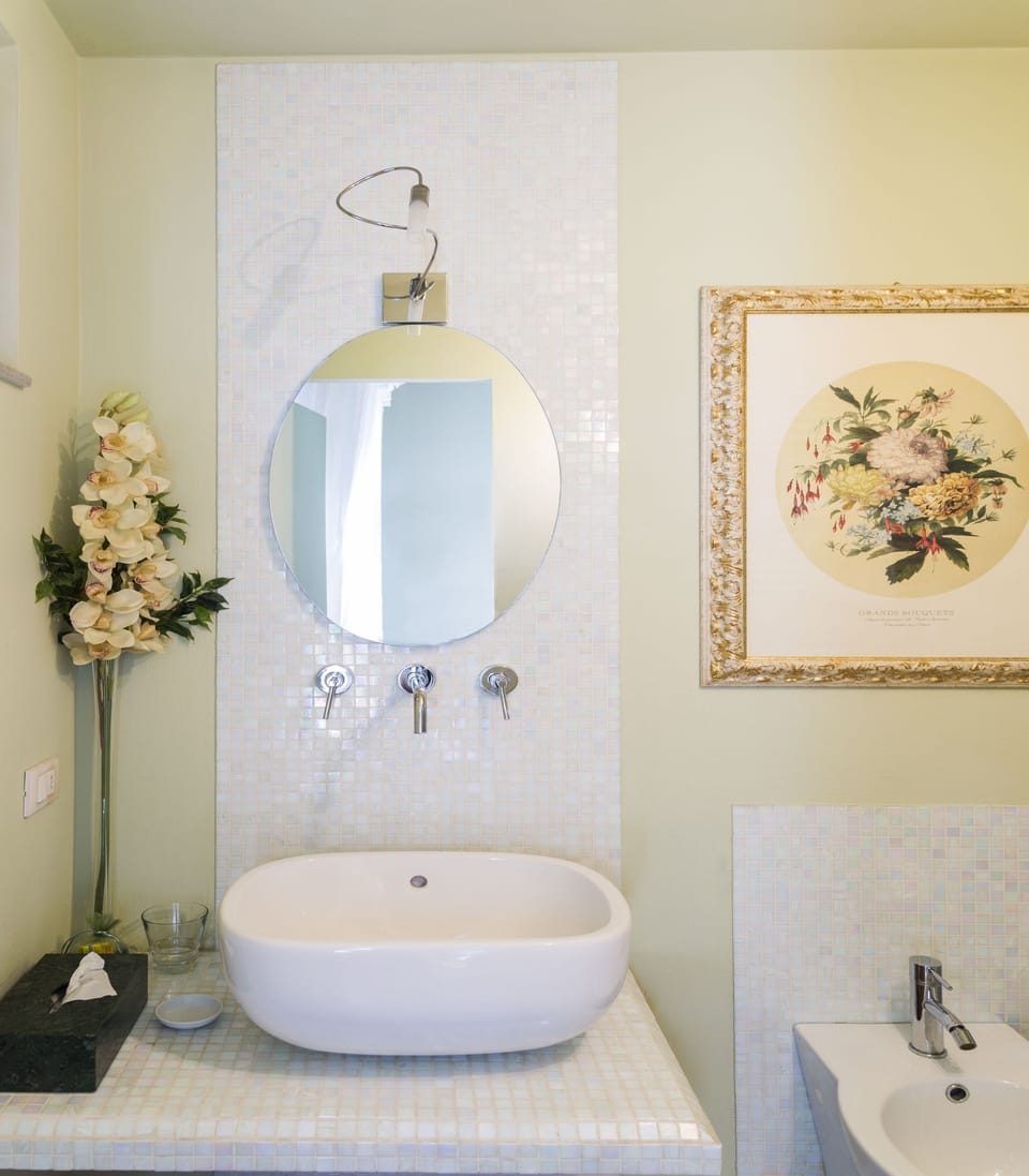 Deluxe Triple Room | In-room safe, desk, free cribs/infant beds, rollaway beds