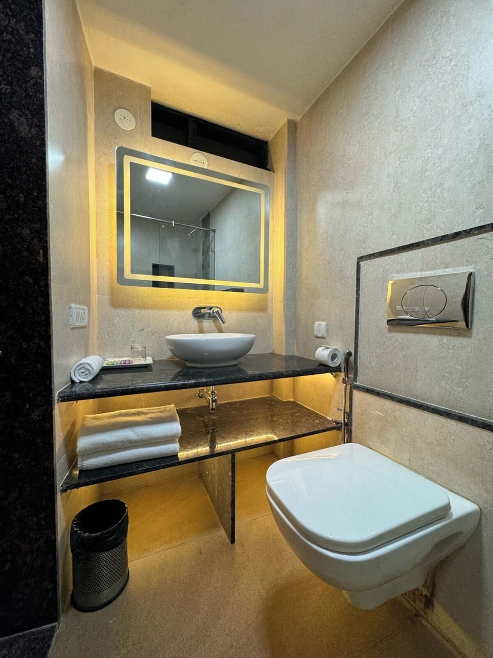 Cottage, Mountain View | Bathroom | Shower, free toiletries, towels