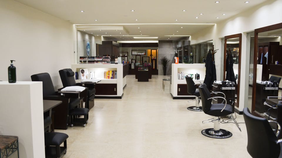 Couples treatment rooms, sauna, hot tub, steam room, body treatments