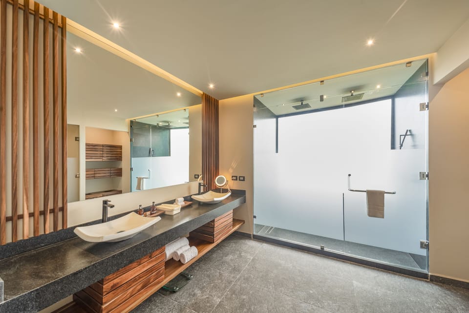 Bridal Oceanfront | Bathroom | Shower, rainfall showerhead, hair dryer, bathrobes