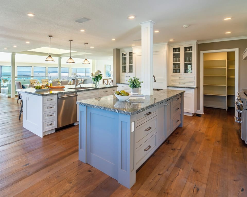 Stainless steel appliances & large walk in pantry