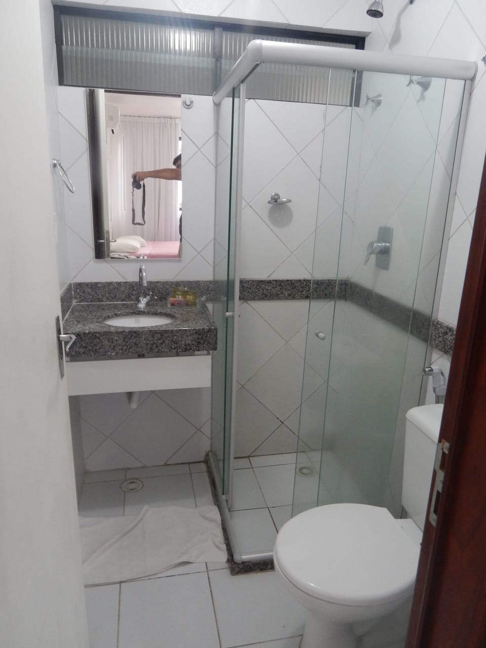 Standard Room | Bathroom | Shower, free toiletries, towels, soap