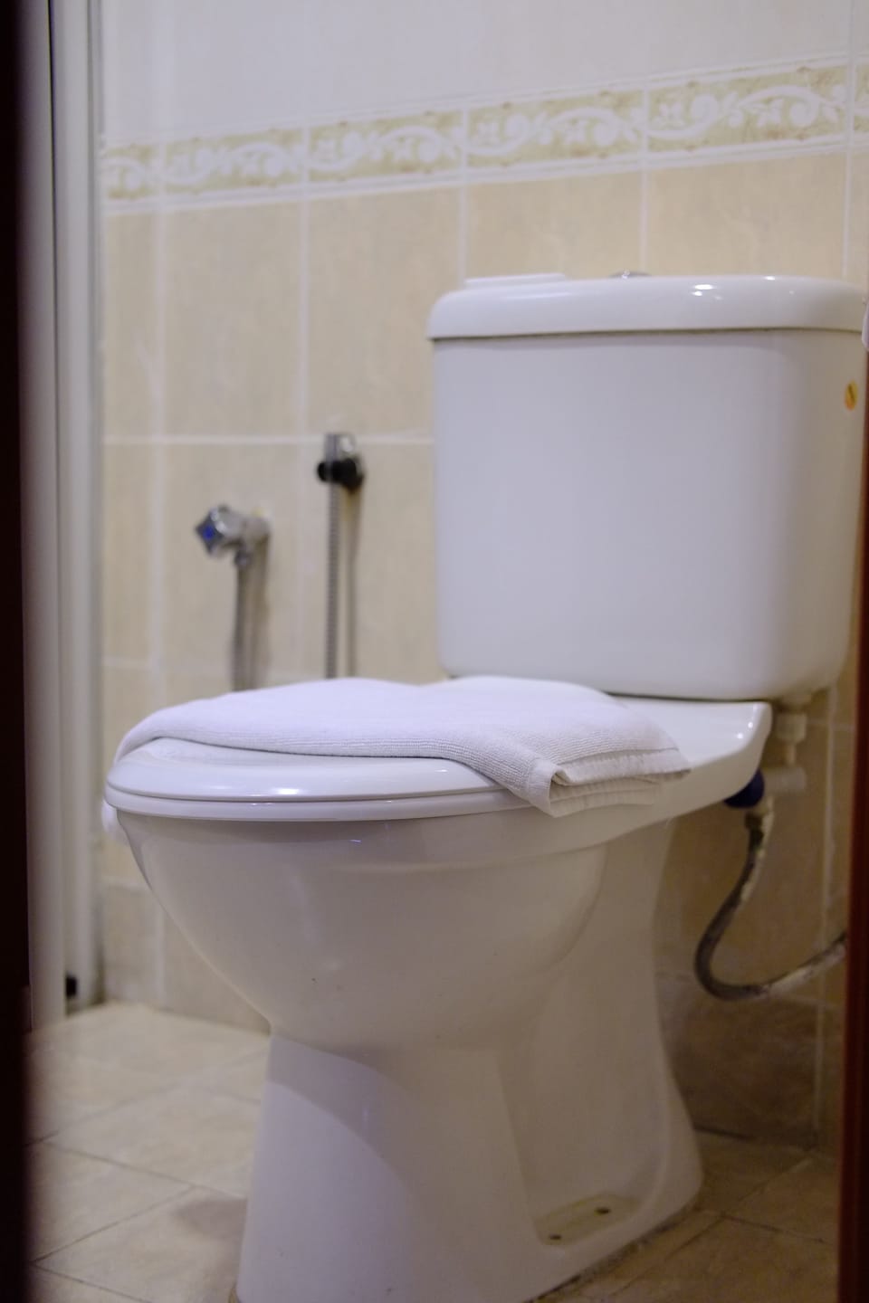 Superior Room | Bathroom | Shower, rainfall showerhead, bidet, towels