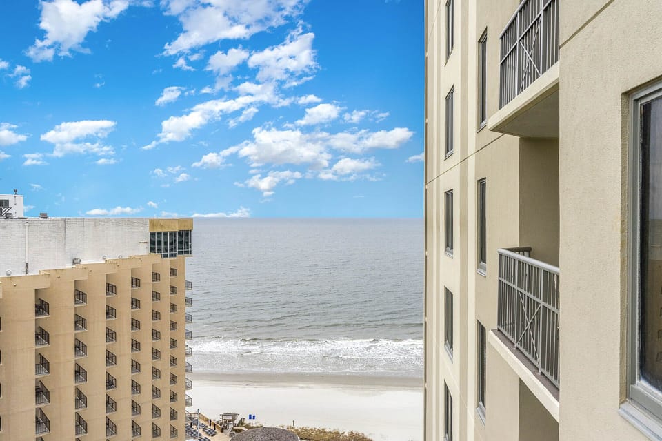 Balcony - See the beach and ocean from the 16th floor!