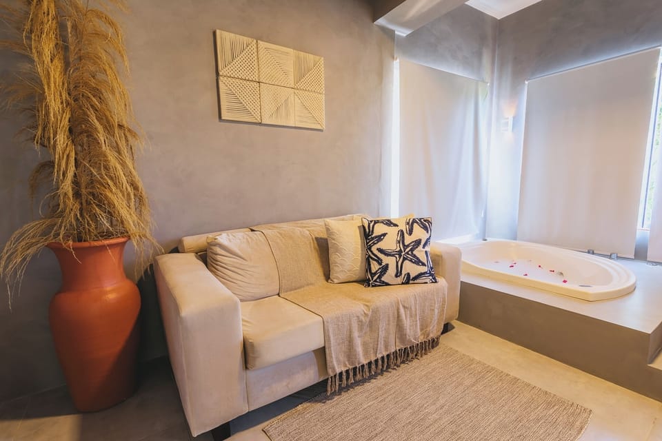 Honeymoon Suite | Minibar, in-room safe, blackout drapes, free WiFi