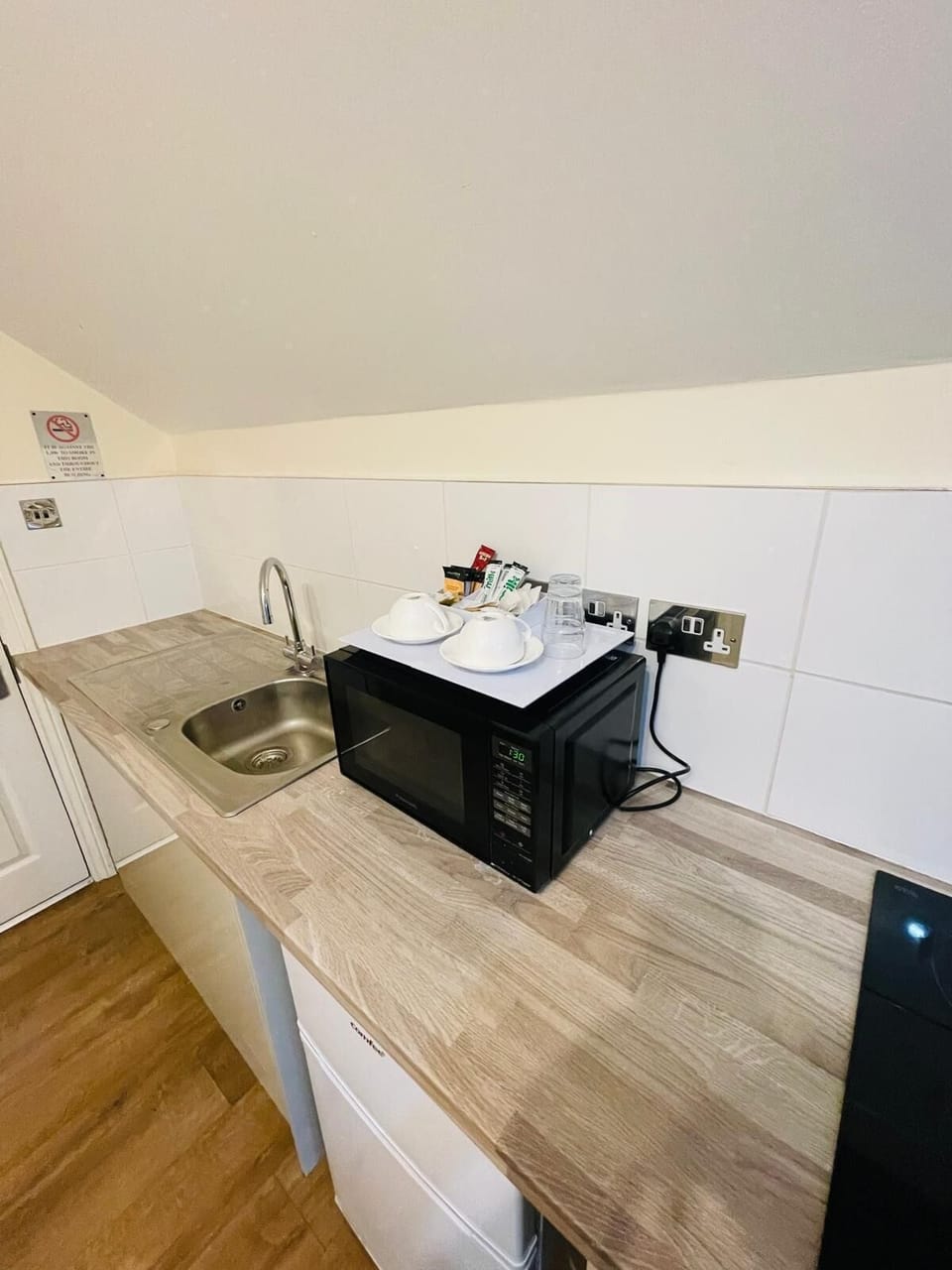 Standard Triple Room, Private Bathroom | Shared kitchen | Full-size fridge, microwave, coffee/tea maker