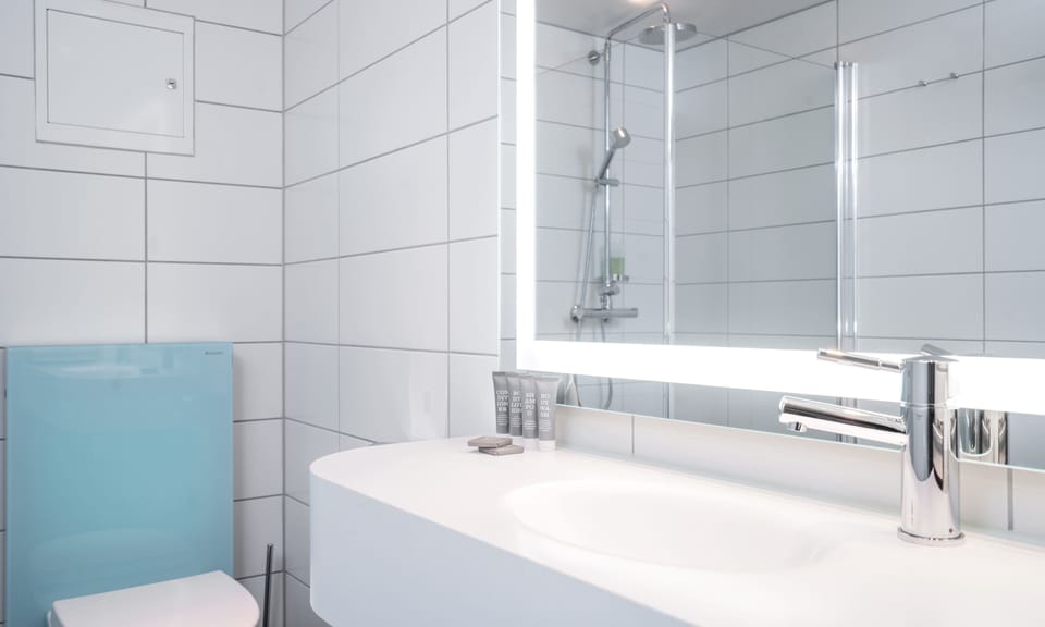 Combined shower/tub, eco-friendly toiletries, hair dryer, towels