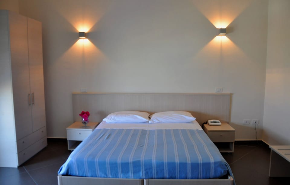 Comfort Double Room, Balcony, Oceanfront | Desk, wheelchair access
