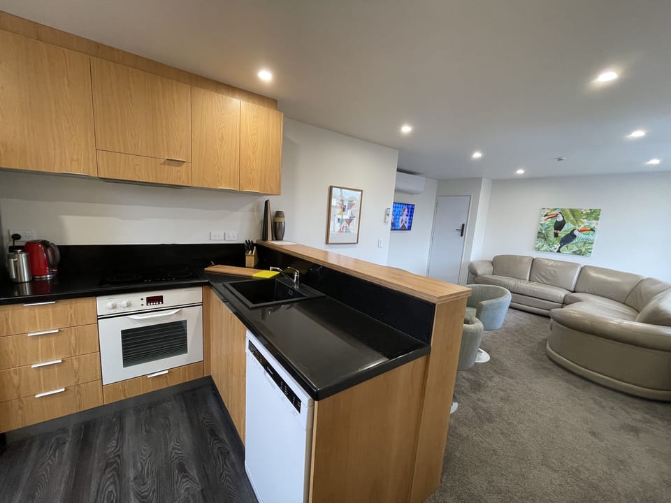Kitchen & Lounge