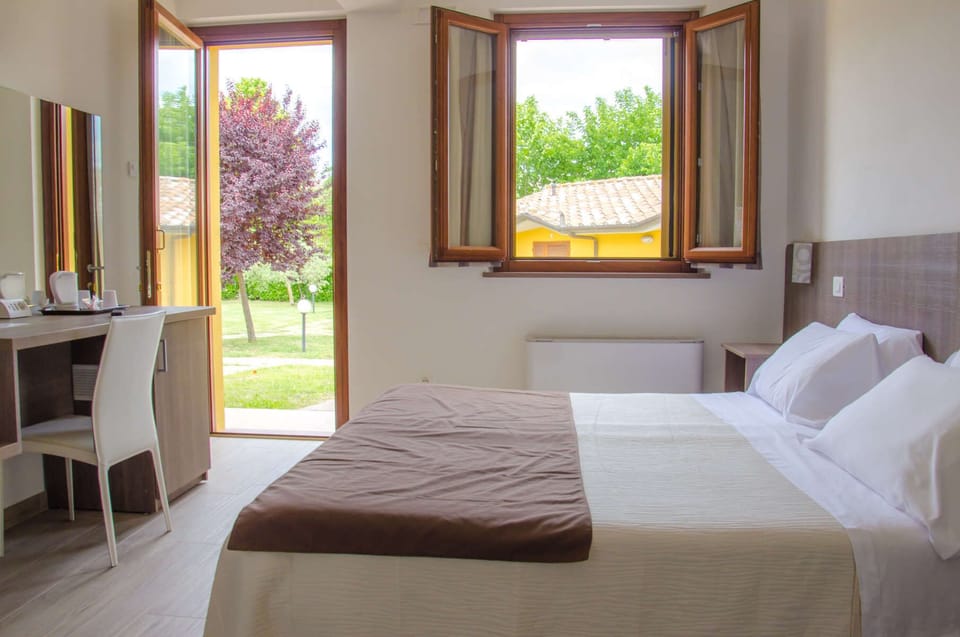 Down comforters, in-room safe, free WiFi, bed sheets