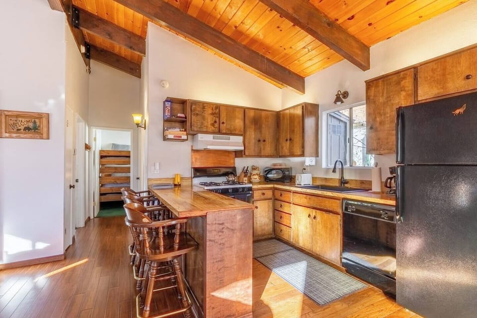 Kitchen and bar area.