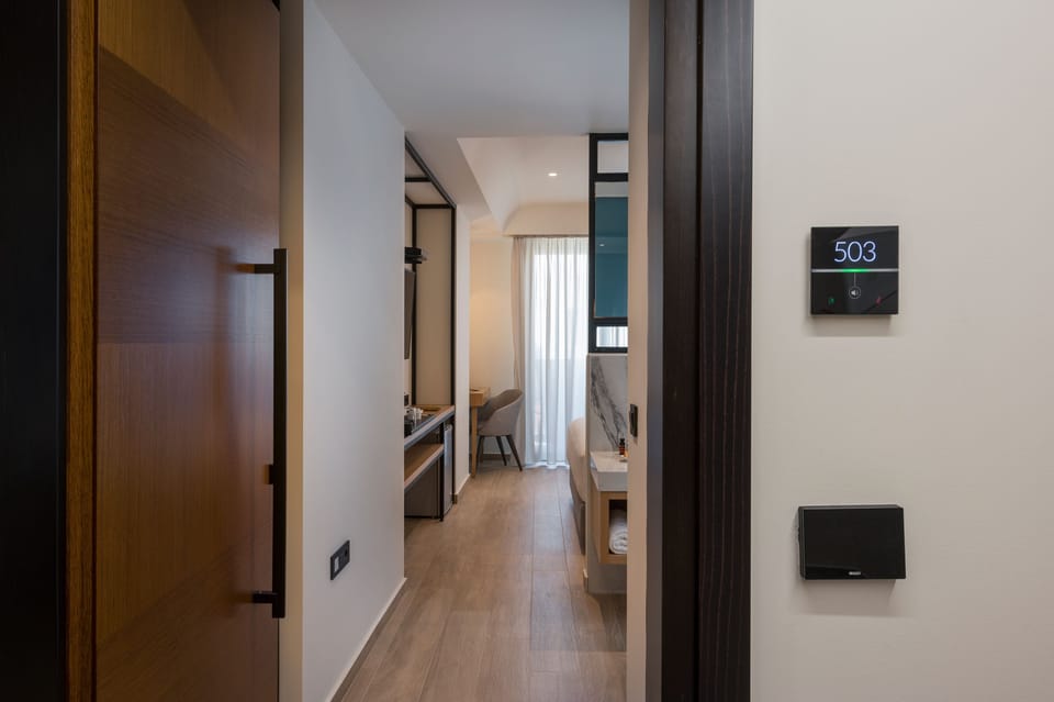 Comfort Double Room | Hypo-allergenic bedding, free minibar items, in-room safe, desk