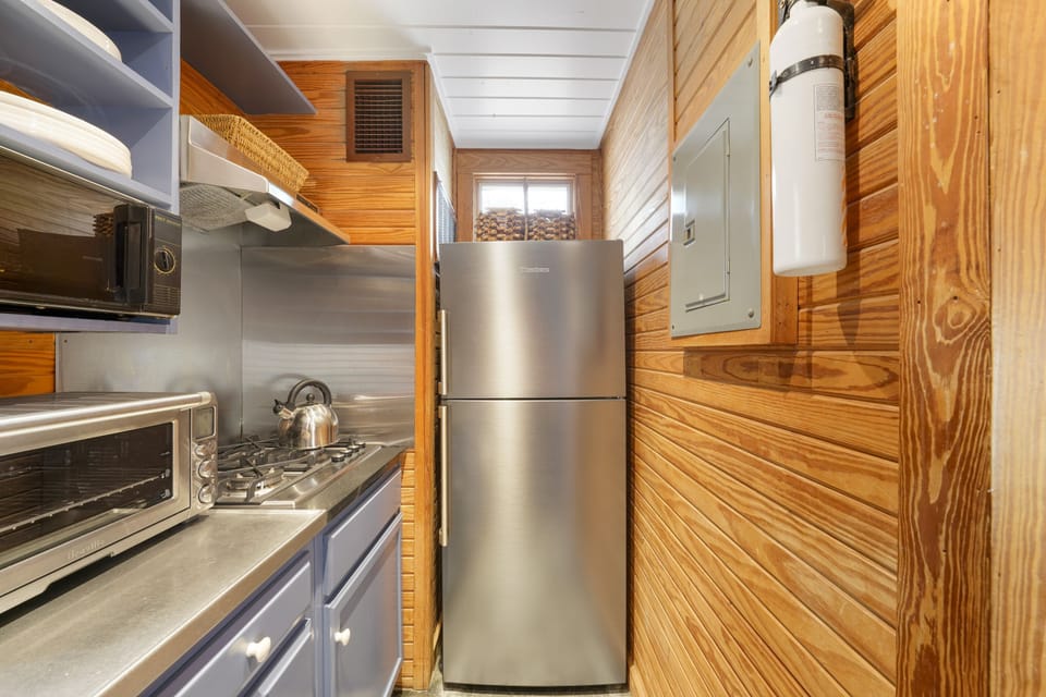 KITCHEN ALTERNATIVE VIEW, SUB ZERO FRIDGE