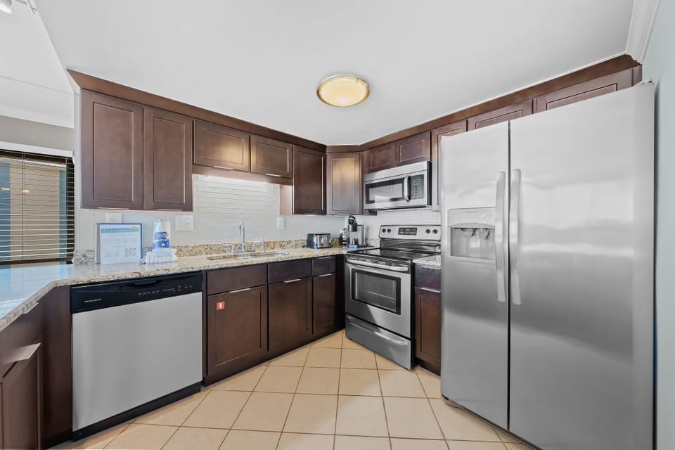 Island Winds 280 Fully Equipped Kitchen