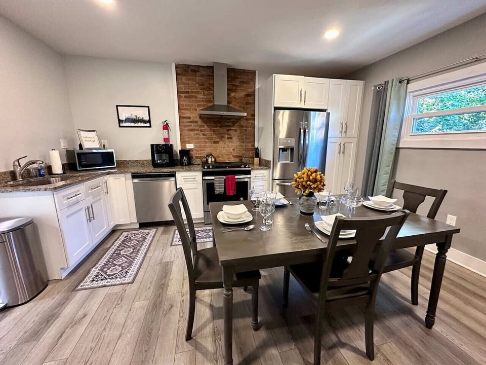 DINING & KITCHEN