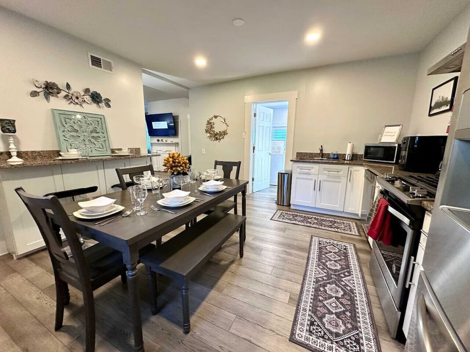 DINING & KITCHEN