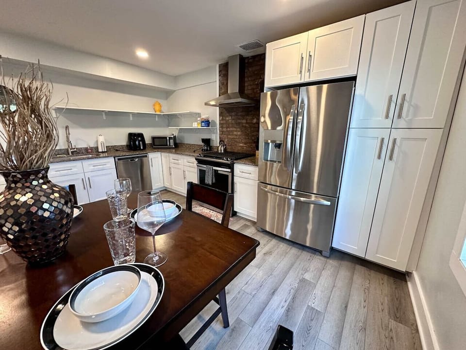 DINING & KITCHEN