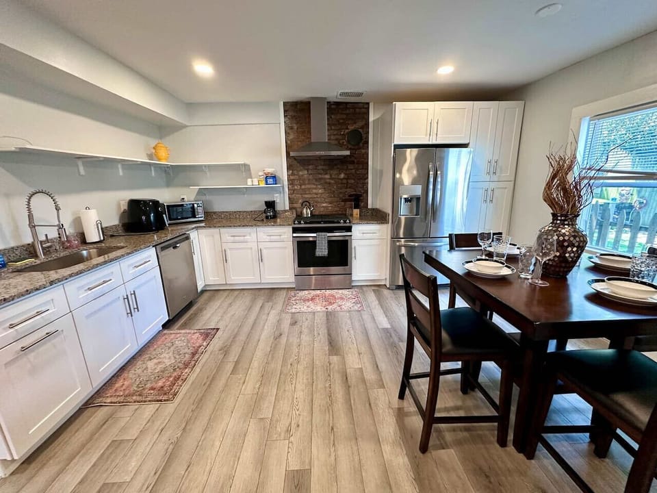 DINING & KITCHEN