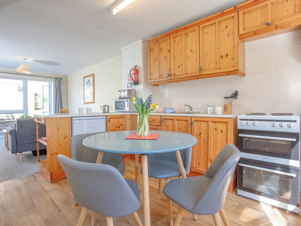 Kitchen/diner | 117 Atlantic Reach - Atlantic Reach Holiday Park, Newquay