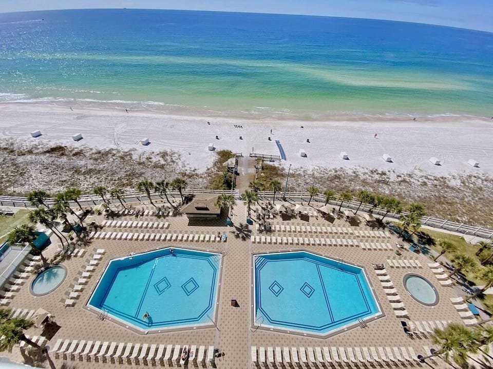 Beach Chair Service Included!  2 Pools, Kiddie Pools,  Indoor & Outdoor Hot Tubs, Tiki Bar, Grilling Area,  Sundry Shop, Bikini Bob's Grill 