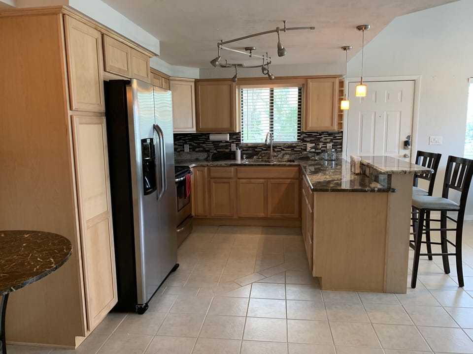 Modern, fully stocked kitchen