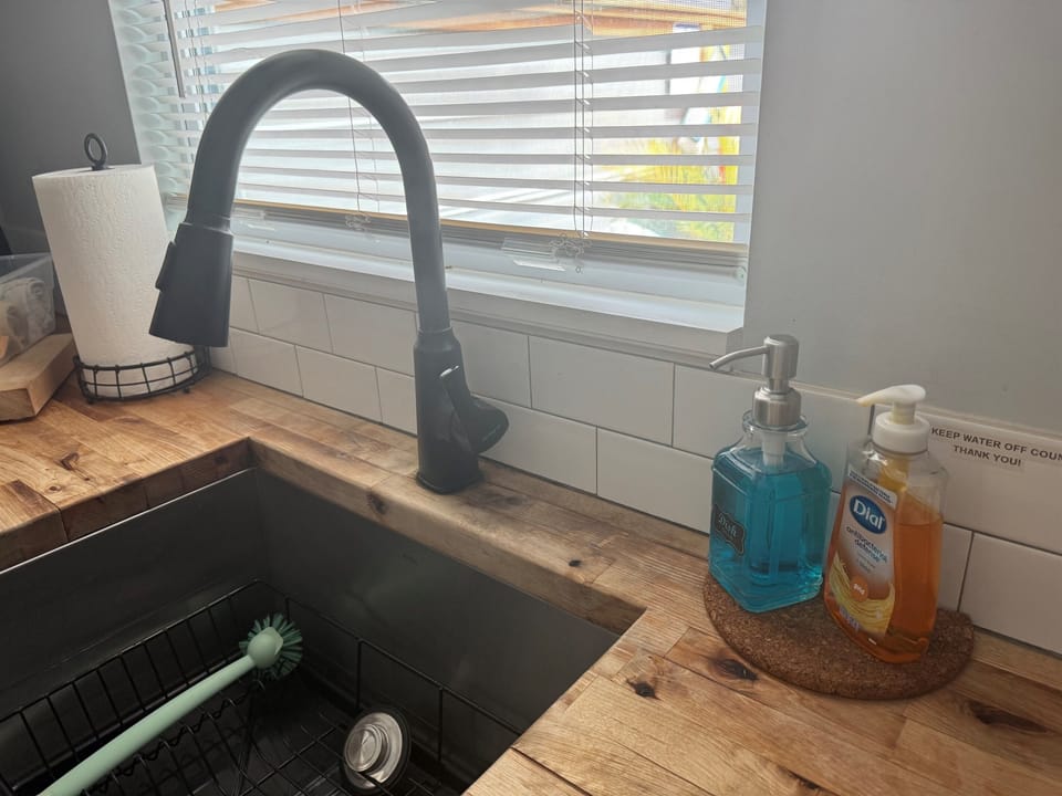 Full kitchen with Dishwasher