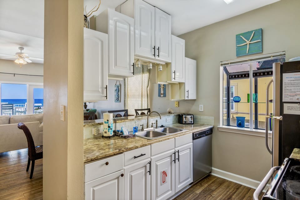 Kitchen with cookware and utensils provided!