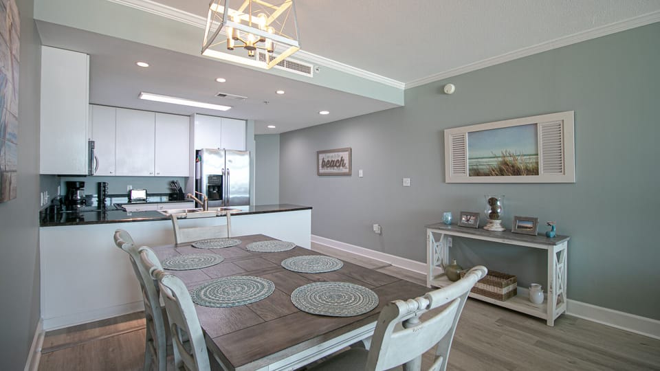 Seating for 6 at dining table.