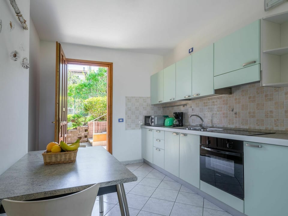 Countertop, Cabinetry, Furniture, Property, Building, Sink, Kitchen Sink, Kitchen, Kitchen Stove, Wood