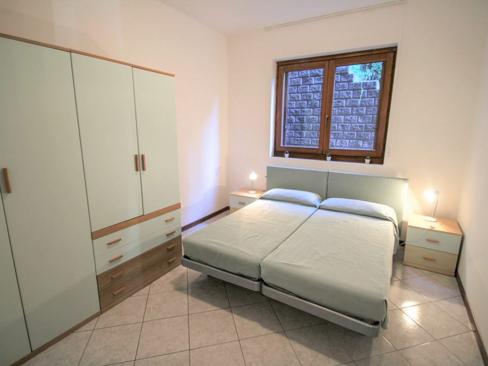 Furniture, Building, Comfort, Window, Wood, Bed Frame, Interior Design, Lighting, Shade