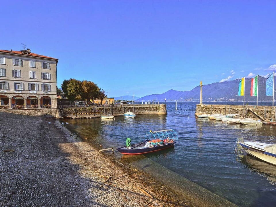 Water, Boat, Sky, Water Resources, Cloud, Watercraft, Building, Azure, Window, Vehicle