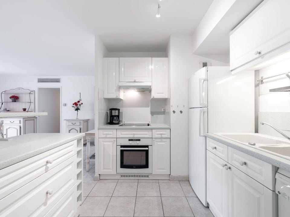 Cabinetry, Countertop, Property, Furniture, White, Building, Sink, Drawer, Kitchen, Kitchen Stove