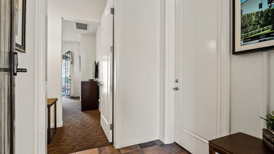 Entry Alcove