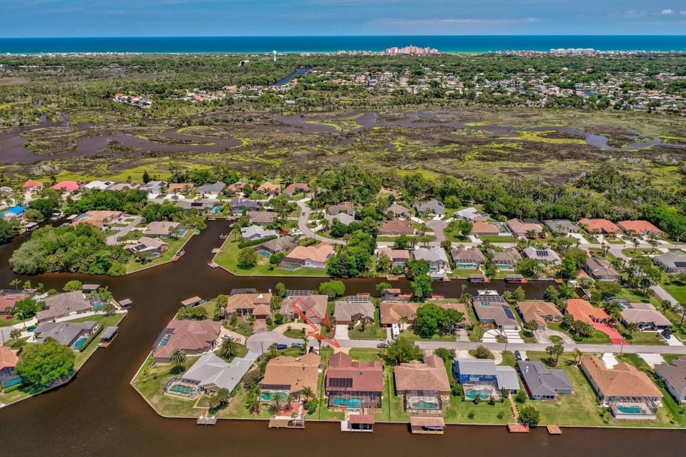 Blue Haven Large Family Home Is A Short Drive To The Beach