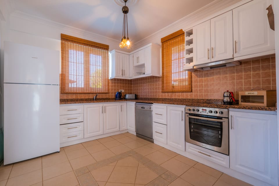 Luxury Villa, 4 Bedrooms | Private kitchen | Electric kettle