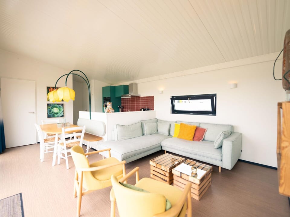 Bungalow | Living room | TV