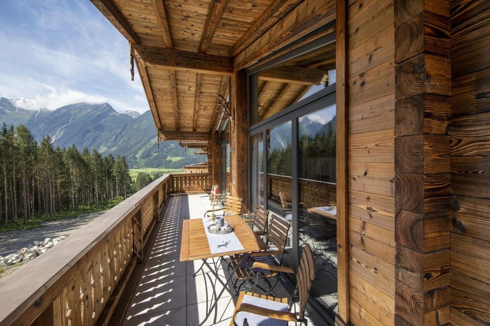 House | Outdoor dining