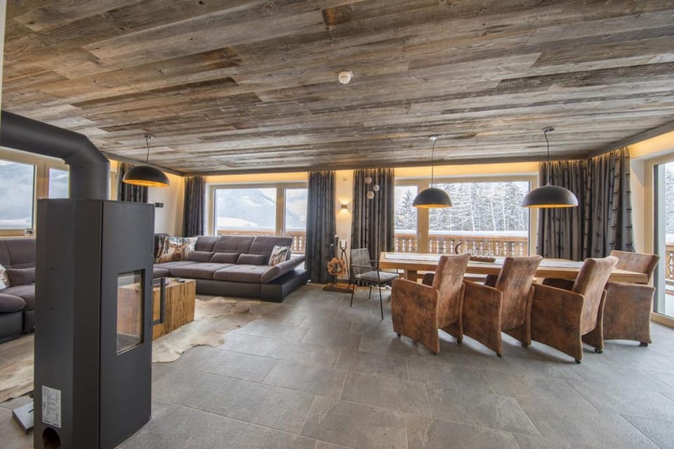 Chalet | Living area