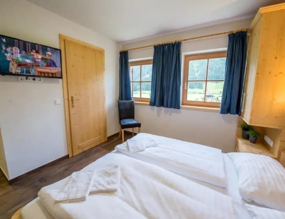 House | 4 bedrooms, bed sheets