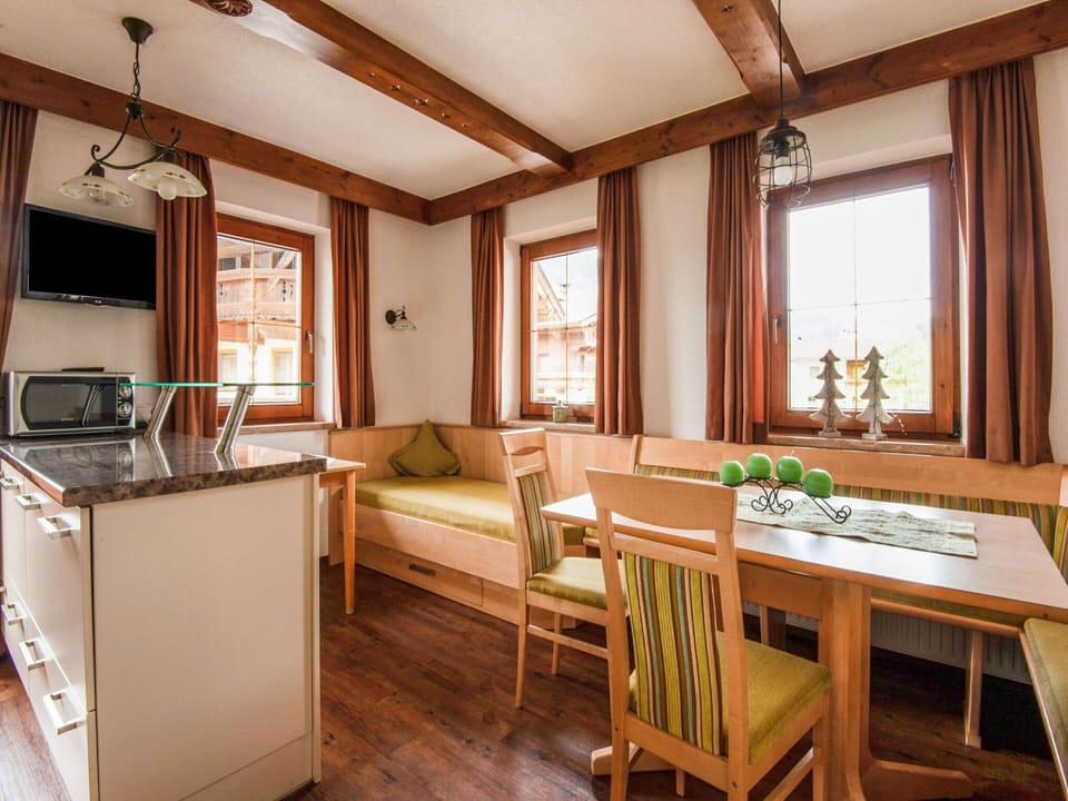 Apartment | Dining