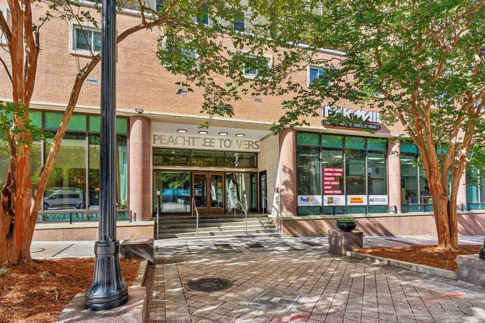 Peachtree Towers - Check in Entry