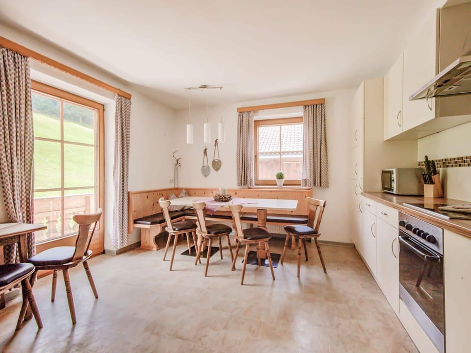 Apartment | Dining