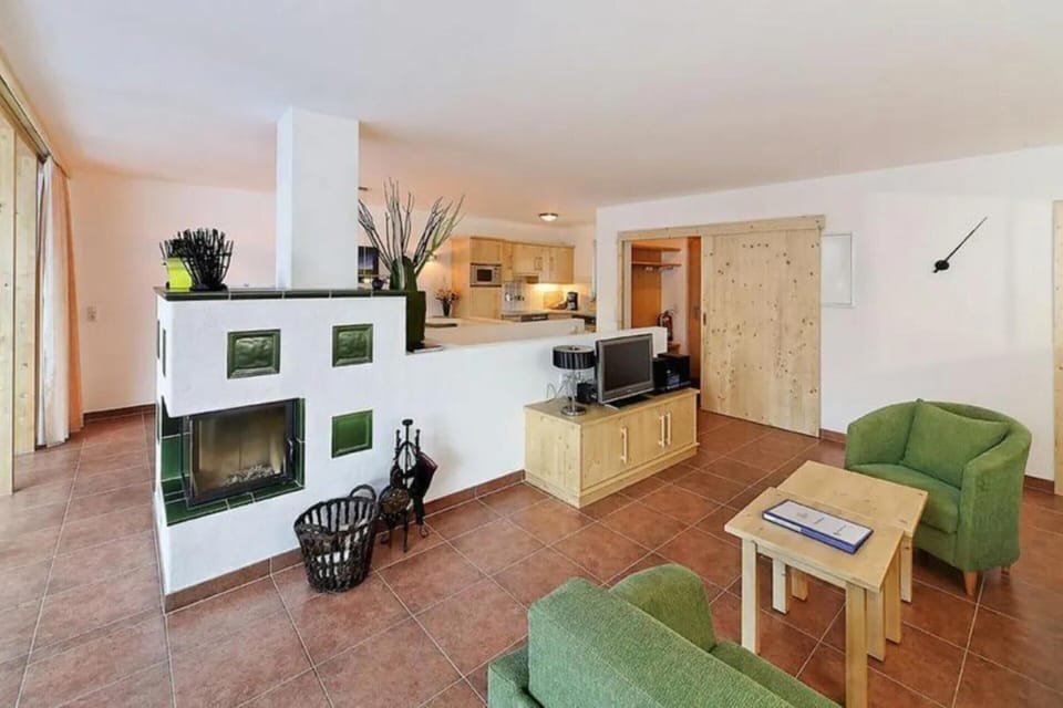 House | Living room | TV, fireplace
